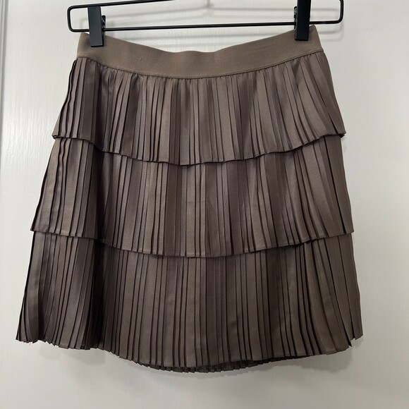 BCBG Maxazria Women's Zana Tiered Spanish Moss Taupe Mini Pull On Skirt Size XXS - Picture 1 of 10